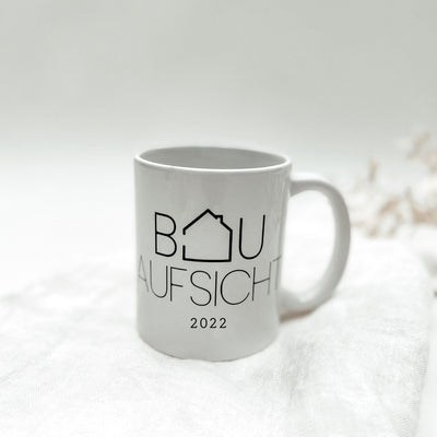 Tasse BAUAUFSICHT & JAHR personalisiert das doppelte Plottchen®